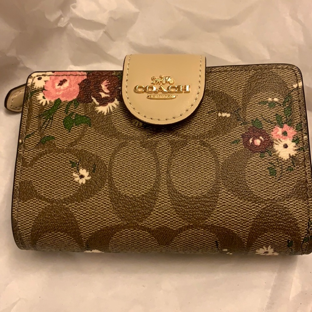 NWT Coach Medium Corner